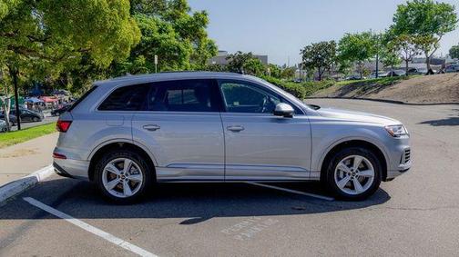 Florett Silver Metallic 2022 Audi Q7 55 Premium