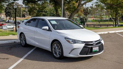 2017 Toyota Camry SE