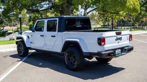 Bright White Clearcoat 2023 Jeep Gladiator Sport