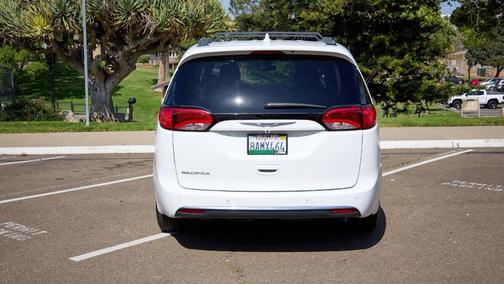 2018 Chrysler Pacifica Touring-L