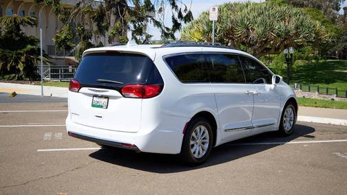 2018 Chrysler Pacifica Touring-L