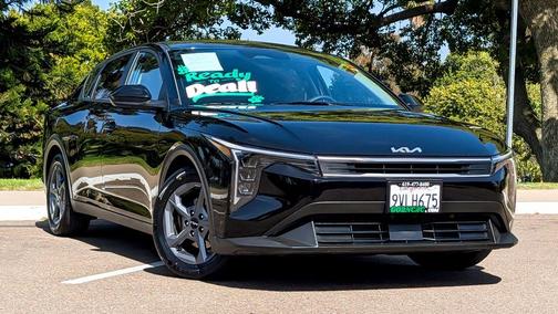 Aurora Black Pearl 2025 Kia K4