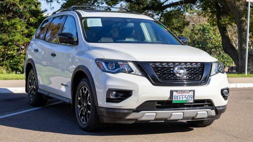 2019 Nissan Pathfinder SL