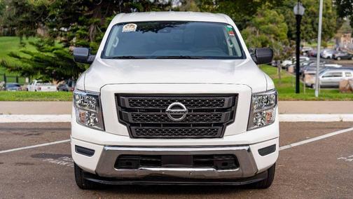 2022 Nissan Titan SV
