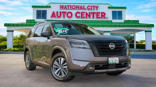 2022 Nissan Pathfinder SL