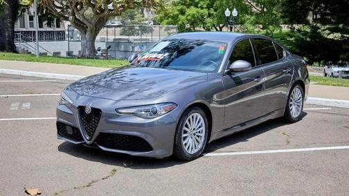 2022 Alfa Romeo Giulia Base