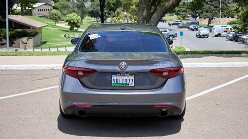 2022 Alfa Romeo Giulia Base
