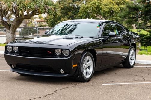 Photo 3 of 37 of 2014 Dodge Challenger R/T