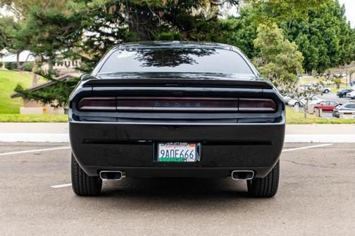 Photo 5 of 37 of 2014 Dodge Challenger R/T