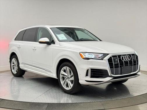2023 Audi Q7 55 Premium Plus