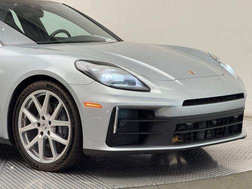 2025 Porsche Panamera Base