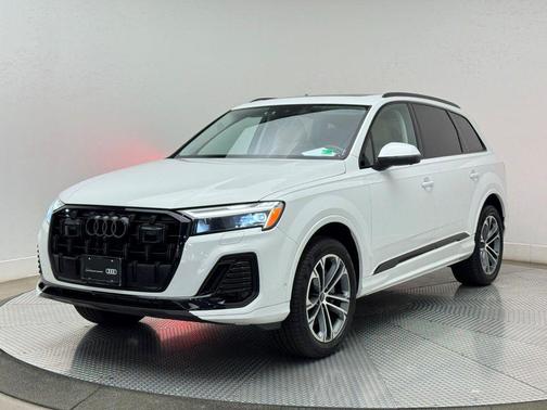 2025 Audi Q7 45 Premium Plus