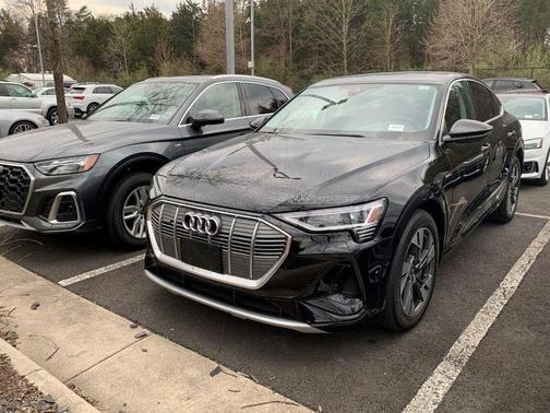 Photo 2 of 19 of 2022 Audi e-tron S line Premium