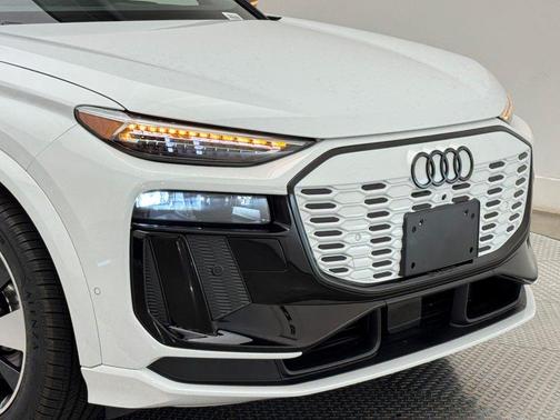 2025 Audi SQ6 e-tron Prestige quattro