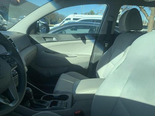 2017 Hyundai TUCSON SE