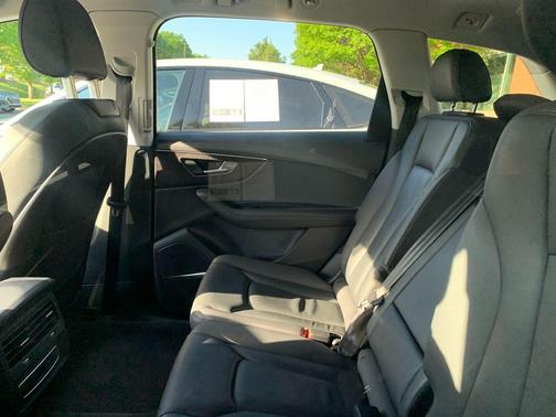 Satellite Silver Metallic 2023 Audi Q7 45 Premium Plus