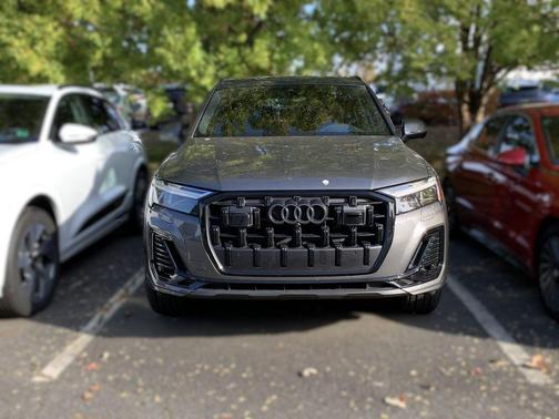 2025 Audi Q7 45 Premium Plus