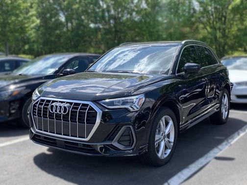 Mythos Black Metallic 2024 Audi Q3 45 S line Premium Plus