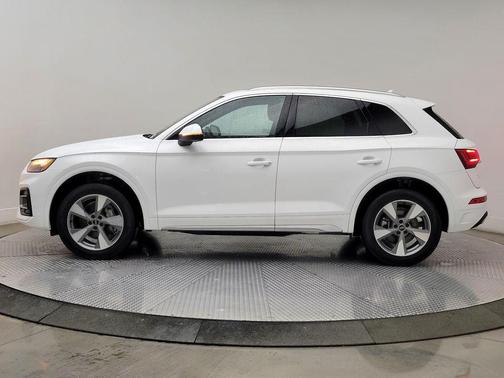 Ibis White 2023 Audi Q5 40 Premium