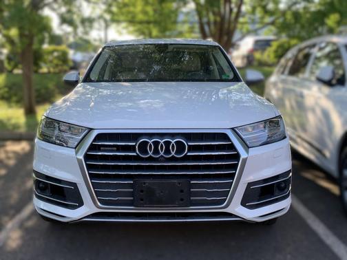 Glacier White Metallic 2018 Audi Q7 3.0T Prestige