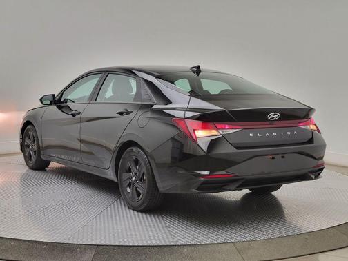 Phantom Black 2022 Hyundai ELANTRA SEL