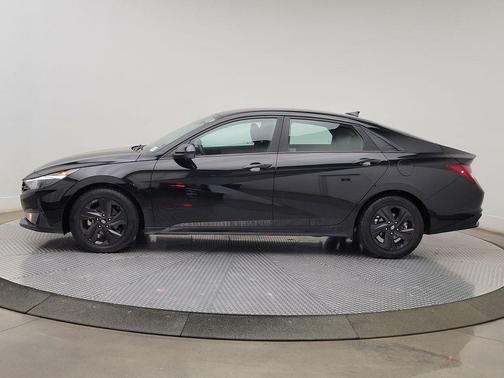 Phantom Black 2022 Hyundai ELANTRA SEL