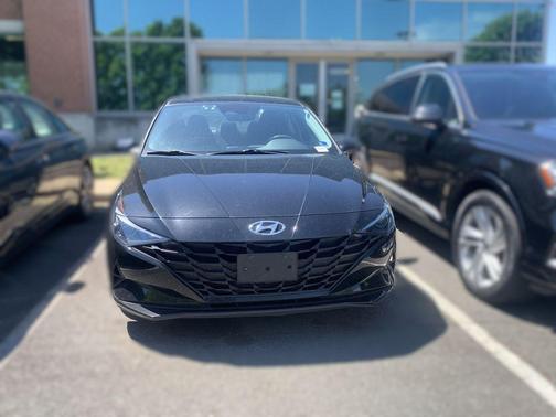 Phantom Black 2022 Hyundai ELANTRA SEL