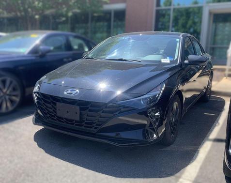 Phantom Black 2022 Hyundai ELANTRA SEL