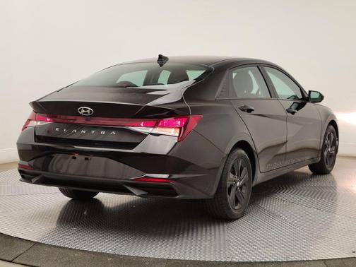 Phantom Black 2022 Hyundai ELANTRA SEL