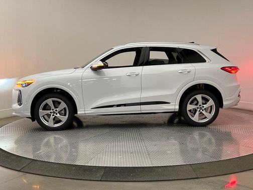 2025 Audi Q5 Premium Plus TFSI quattro S tronic