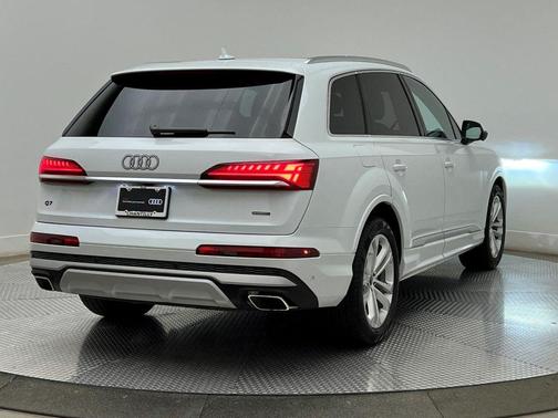 2025 Audi Q7 55 Premium Plus