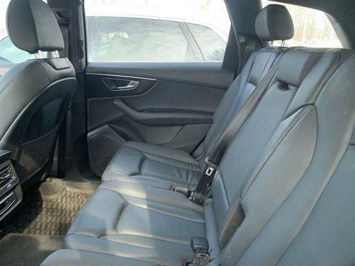 2021 Audi Q7 45 Premium