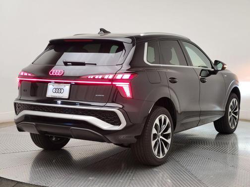Mythos Black Metallic 2026 Audi Q3 TFSI quattro S tronic