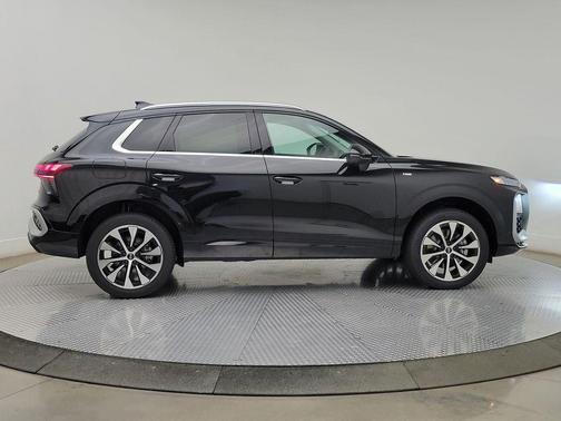 Mythos Black Metallic 2026 Audi Q3 TFSI quattro S tronic