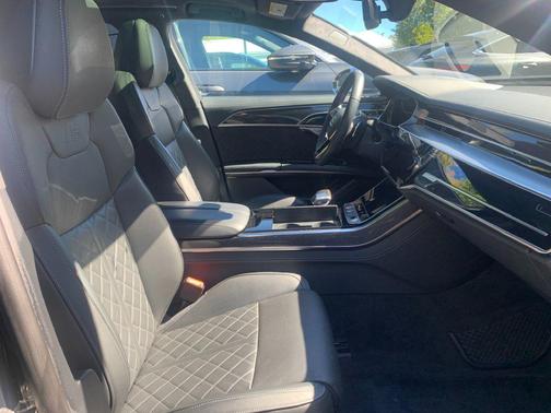 Mythos Black Metallic 2023 Audi S8 4.0T