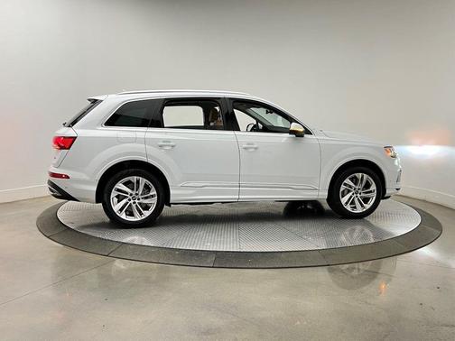 2021 Audi Q7 45 Premium