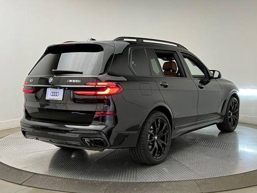 2025 BMW X7 M60i