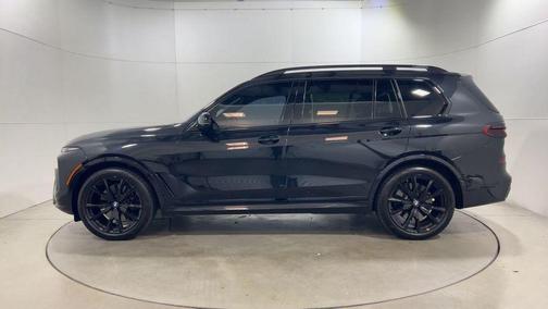 2025 BMW X7 M60i