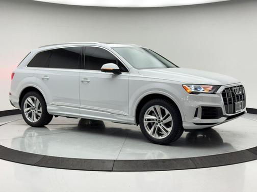 2023 Audi Q7 55 Premium Plus
