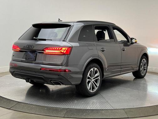 2026 Audi Q7 45 Premium