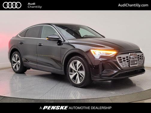 Mythos Black Metallic 2024 Audi Q8 e-tron Premium Plus