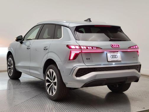 Arrow Gray Pearl Effect 2026 Audi Q3 TFSI quattro S tronic