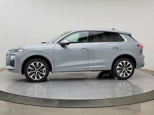 Arrow Gray Pearl Effect 2026 Audi Q3 TFSI quattro S tronic