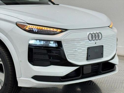 2025 Audi Q6 e-tron Premium Plus quattro
