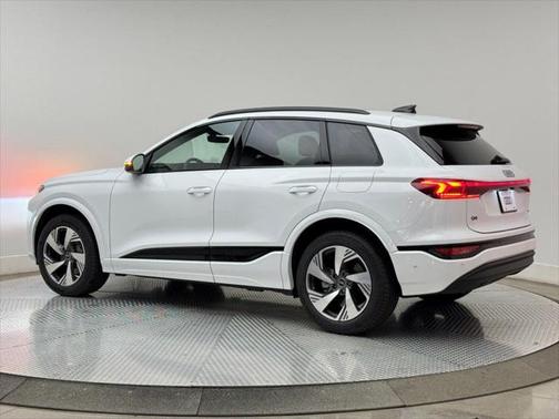 2025 Audi Q6 e-tron Premium Plus quattro