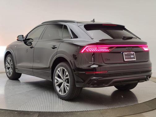 Mythos Black Metallic 2023 Audi Q8 55 Premium Plus
