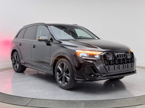2025 Audi Q7 55 Premium Plus