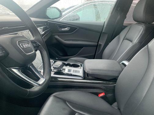 2023 Audi Q8 55 Premium Plus