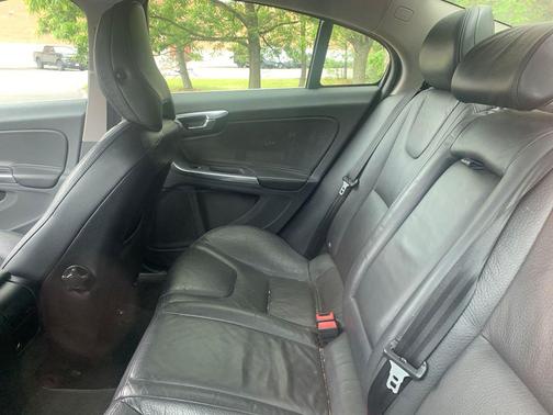 Electric Silver Metallic 2011 Volvo S60 T6