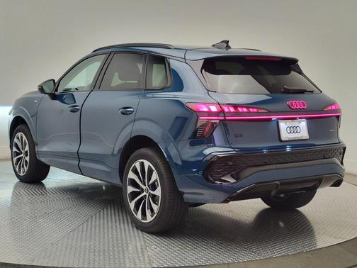 Malpelo Blue Metallic 2026 Audi Q3 TFSI quattro S tronic
